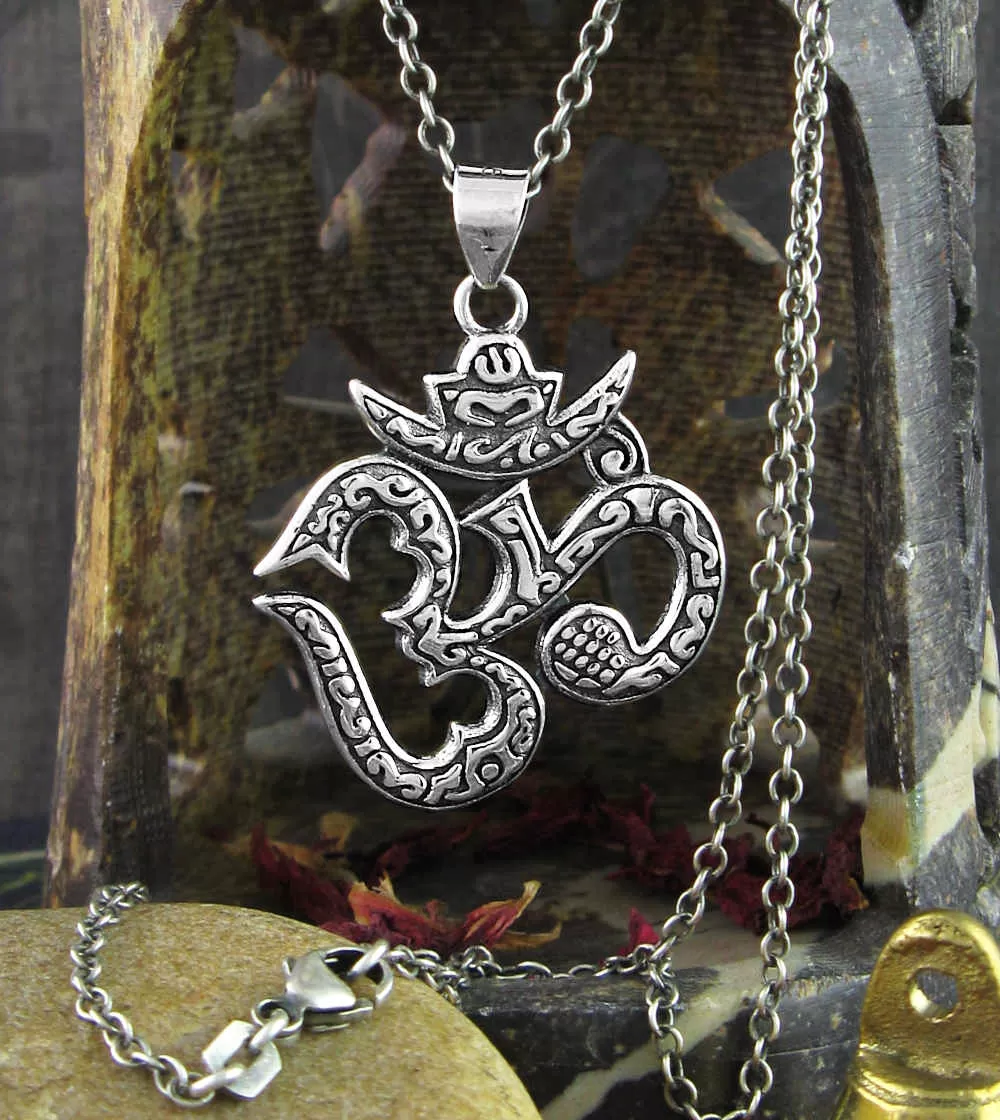 Decorative Hindu Sanskrit Om Symbol Pendant