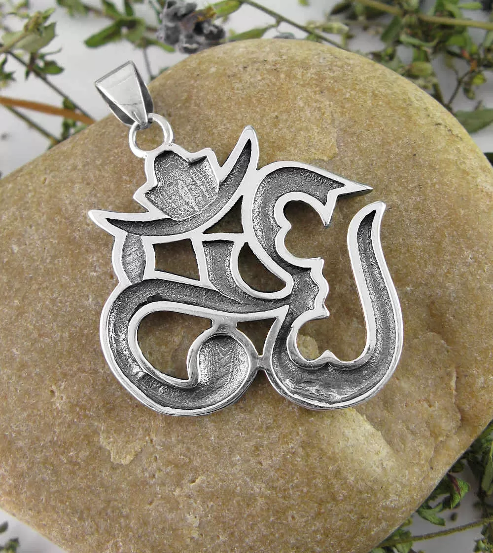 Decorative Hindu Sanskrit Om Symbol Pendant